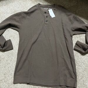 A&F size small men’s waffle tee brown